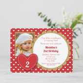 Valentinstag Geburtstag Einladung des Roten Herzen (Stehend Vorderseite)