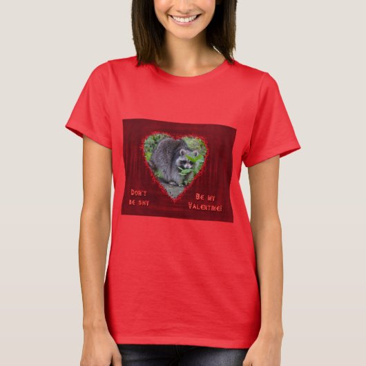 Valentinstag-Gruß - schüchterner Waschbär T-Shirt (Vorderseite)