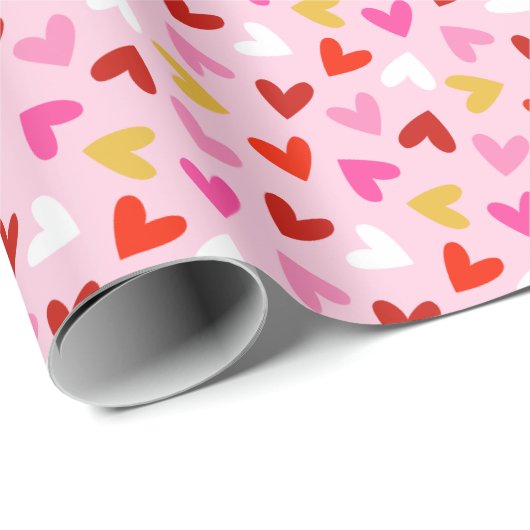 Valentinstag Herz auf hellrosa Geschenkpapier (Rolleneckpunkt)