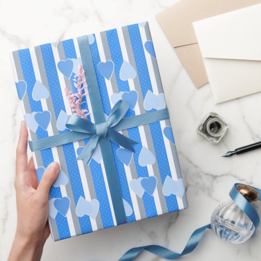 Valentinstag-Herzen auf gestreiftem Hintergrund  Geschenkpapier (Schenken)