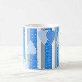 Valentinstag-Herzen auf gestreiftem Hintergrund Kaffeetasse (Mittel)