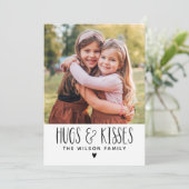 Valentinstag Hugs Kisses Foto Feiertagskarte (Stehend Vorderseite)