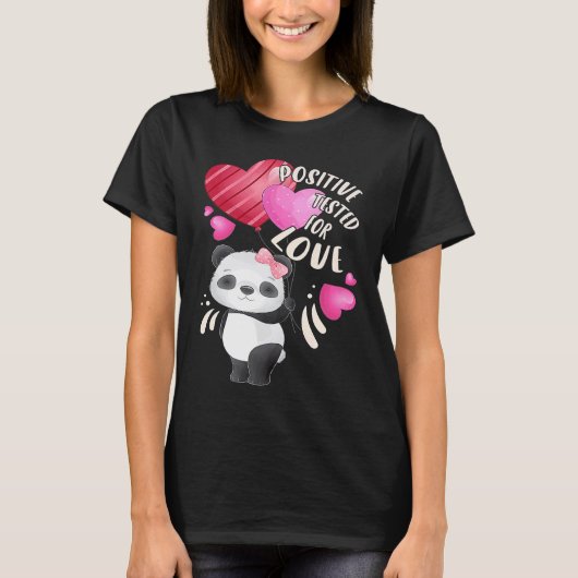 Valentinstag Panda Bär mit Herzen T-Shirt (Vorderseite)