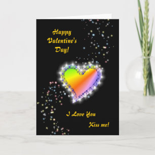 Valentinstag Regenbogenherz mit Sternen auf schwar Feiertagskarte
