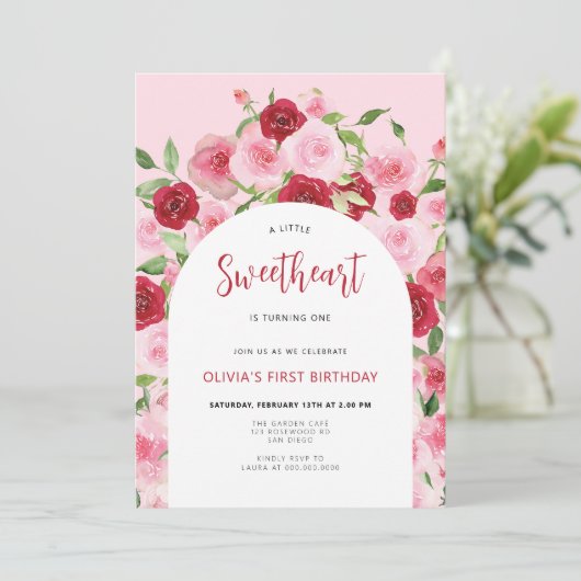Valentinstag Rosa Blumenbogen Geburtstag Einladung (Stehend Vorderseite)