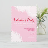 Valentinstag Rosa Doilies Party Einladung (Stehend Vorderseite)