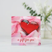 Valentinstag Rose Petals Geschenkkarte (Stehend Vorderseite)