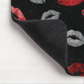 Valentinstag Rot Silber Glitter Lippen auf Schwarz Mousepad (Ecke)