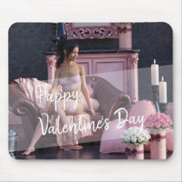 Valentinstag Schönheit in Fingerie auf dem Sofa Mousepad