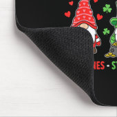 Valentinstag St. Patrick Ostern Gnome Shirt, froh Mousepad (Ecke)