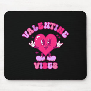 Valentinstag-Vibes Groovy-Valentinstag-Shirt für G Mousepad