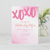 Valentinstag XOXO Rosa Party Einladung (Stehend Vorderseite)