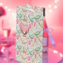 Valentinstüten und Herzen