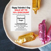 Valentinverkauf im Geschäft mit weißem Flyer