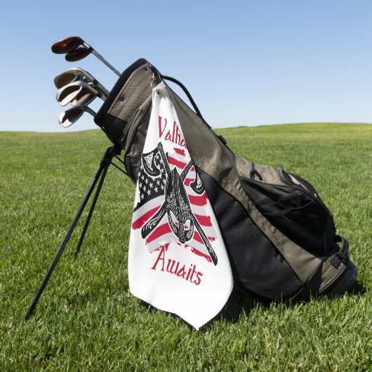 Valhalla Awaits - Amerikanische Flagge Golfhandtuch (Gras)