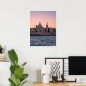 Valletta Skyline at Dawn: A December Morning in Ma Poster (Heimbüro)