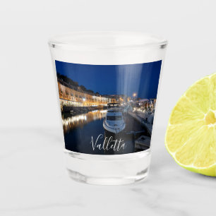 Valletta Uferviertel mit kleinem Hafen Schnapsglas