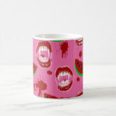 Vampir isst Wassermelone Summerween-Party Rosa Kaffeetasse (Mittel)