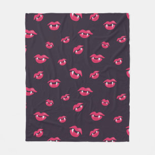 Vampirlippen und Fangmuster Fleecedecke
