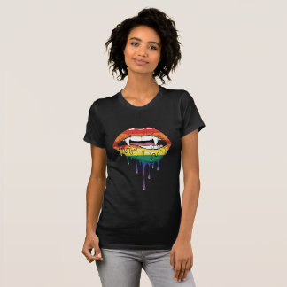 Vampirzähne tropfen von Regenbogenlippen | Edgy Po T-Shirt