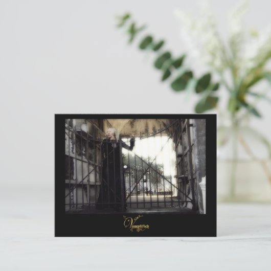 Vamplified® Crucified Postkarte (Stehend Vorderseite)