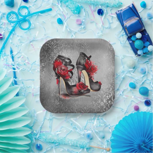 Vampy Strappy Stilettos | Heelse der Rote Rose auf Pappteller (Party)