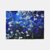 Van Gogh Almond Blossoms Vibranly Blue Fleecedecke (Vorderseite (Horizontal))