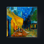 Van Gogh Café Terrasse am Abend Button<br><div class="desc">Button mit Vincent van Gogh's Ölgemälde Café Terrasse bei Nacht (1888). Gelbe Sterne malen den blauen Nachthimmel über einem Café im Freien in Frankreich. Ein wunderbares Geschenk für die Fans von Post-Impressionismus und niederländischer Kunst.</div>