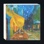 Van Gogh Café Terrasse am Abend Holzkisten Schild<br><div class="desc">Holzkastenschild mit Vincent van Gogh's Ölgemälde Café Terrasse am Abend (1888). Gelbe Sterne malen den blauen Nachthimmel über einem Café im Freien in Frankreich. Ein wunderbares Geschenk für die Fans von Post-Impressionismus und niederländischer Kunst.</div>