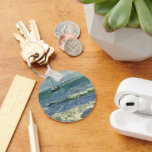 Van Gogh Seascape bei Saintes Maries de la Mer Schlüsselanhänger<br><div class="desc">Seascape in Saintes Maries de la Mer von Vincent van Gogh ist ein Vintages nautisches Post-Impressionismus-Gemälde mit Segelbooten auf dem Ozean mit sanften Wellen. Über den Künstler: Vincent Willem van Gogh war ein postimpressionistischer Maler,  dessen Werk durch seine raue Schönheit,  emotionale Ehrlichkeit und seine kühne Farbe besonders bemerkenswert war.</div>