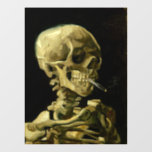 Van Gogh Smoking Skeleton Fensteraufkleber<br><div class="desc">Fensterklammer mit Vincent van Goghs Ölgemälde Skull eines Skeletts mit Brennender Zigarette (1885-86). Ein großartiges Geschenk für die Fans von Post-Impressionismus und holländischer Kunst!</div>