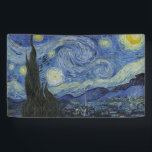 Van Gogh Starry Night Banner<br><div class="desc">Starry Night von Vincent Van Gogh, Oil on Leinwand, 1889, ist ein Landschaftsbild eines großen Wirrs glänzender Sterne über einer Landschaft von entlegener Stadt und sanften Hügeln, mit einem Zypressenbaum im Vordergrund wie eine dunkelgrüne Flamme. Van Gogh malte sein sternenförmiges Meisterwerk nicht aus dem Leben, sondern aus dem Gedächtnis während...</div>