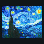 Van Gogh Starry Night Fotodruck<br><div class="desc">Foto Print mit Vincent van Gogh Ölgemälde The Starry Night (1889). Inspiriert durch seinen bleibe bei einem Asyl,  zeigt die Kunst ein Dorf unter einem Nachthimmel von blauen und gelben Mond und Sternen. Ein großartiges Geschenk für die Fans von Post-Impressionismus und holländischer Kunst.</div>