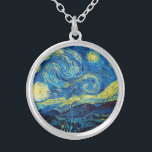 Van Gogh Starry Night Necklace Versilberte Kette<br><div class="desc">Van Gogh Starry Night Halskette. Das berühmteste Gemälde von Van Gogh, die Starry Night, zeigt den Blick vom Schlafzimmerfenster des Künstlers auf das Asyl in Saint Remy de Provence. Starry Night ist ein wunderschöner Nachthimmel, der von gelben Sternen unterbrochen wird, die über der Dorfkirche unten pulsieren. Starry Night ist ein...</div>