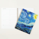 Van Gogh The Starry Night Week/Monatsplaner Planer<br><div class="desc">Die "Starry Night Painting Week/Monthly Planner" zeigt Vincent Van Gogh's Impressionismus Nachtlandschaft mit dem Gemälde "The Starry Night" (1889). "The Starry Night" ist eines der produktivsten Ölgemälde, das der niederländische postimpressionistische Maler Vincent van Gogh produziert hat. Dieser qualitativ hochwertige Sterne-Sternenhimmel-Planer ist der ultimative Planer, um Ihre Arbeit und Ihr Leben...</div>
