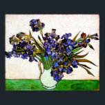 Van Gogh Vase von Irises Poster<br><div class="desc">Van Gogh Vase vom irischen Poster. Ölmalerei auf Leinwand aus dem Jahr 1890. Eines der schönsten Gemälde von Van Gogh mit Vase und Blume, in denen die dicken Poren frisch geschnittener Irisen gefangen gehalten werden. Wie Van Gogh’s Stillleben-Gemälde von Sonnenblumen und Mohnblüten erfassen Ire in einer Vase eine gewisse sommerliche...</div>