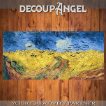 Van Gogh - Wheatfield mit Crows Decoupage Seidenpapier<br><div class="desc">Dieses Papiertaschentuch zeigt Van Goghs "Wheatfield with Crows", eine intensive und eindrucksvolle Landschaft, die mit goldenen Weizenfeldern unter einem stürmischen Himmel gefüllt ist. Die tiefe Blues und das Grau der wirbelnden Wolken kontrastieren mit den lebhaften Gelbfeldern und schaffen eine dramatische und emotionale Atmosphäre. Eine Herde schwarzer Krähen fliegen, um der...</div>
