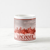 Vancouver-Skyline mit rotem Schmutz Kaffeetasse (Mittel)