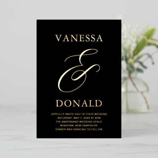 Vanessa Black Modern Wedding Folieneinladung (Stehend vorne)