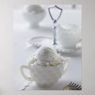 Vanilla-Eis in weißer Umgebung Poster