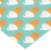 Vanilla Icesahnekegel-Muster Tischdecke (Schrägansicht)