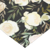 Vanilla White Roses Custom Monogram Tischdecke (Schrägansicht)