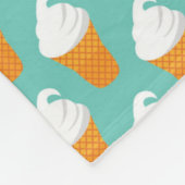 Vanille-Eiscreme-Kegel-Muster Fleecedecke (Ecke)