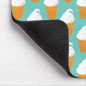 Vanille-Eiscreme-Kegel-Muster Mousepad (Ecke)