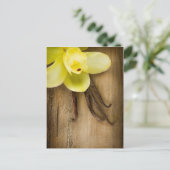 Vanille-Hülsen und Blume über hölzernem Postkarte (Stehend Vorderseite)