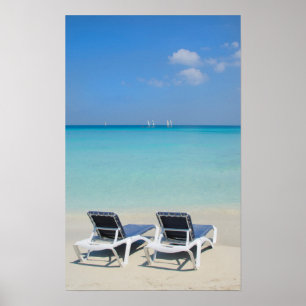 Varadero, Kuba. Sand und Strandliegen Poster