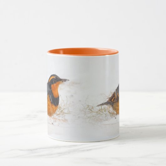 Varieté Thrush Songbird am Snowy Winter Day Tasse (Zentrum)