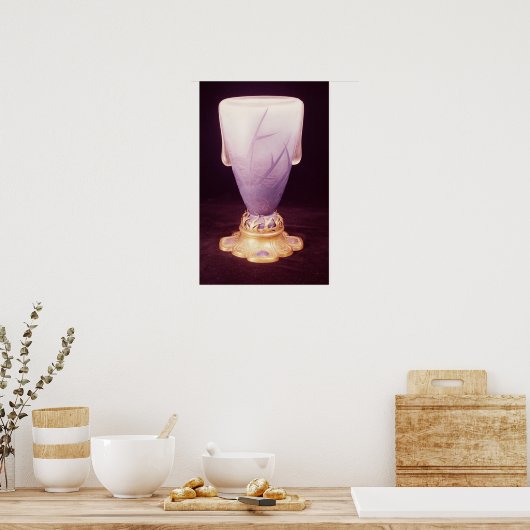 Vase aus Favrile mit ormolaler Base Poster (Küche)