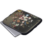 Vase der Blume durch ein Fenster, Balthasar van de Laptopschutzhülle (Vorne Knopf)