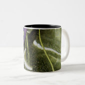 Vase der kleinen lila Wildblumen-Tasse Zweifarbige Tasse (VorderseiteRechts)